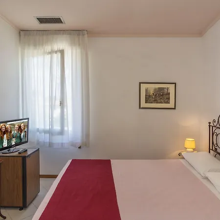 Edera Отель Марина-ди-Пьетрасанта