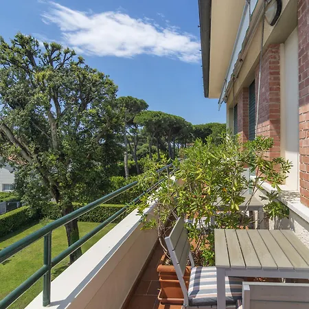 Отель Edera Марина-ди-Пьетрасанта